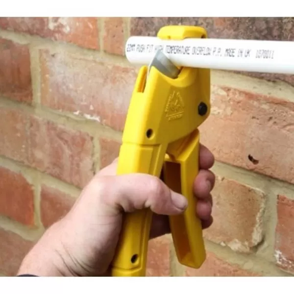 Řezačka na plastové trubky Stanley 0-70-450