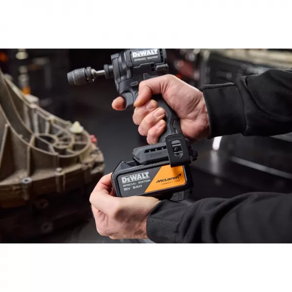 Aku rázový utahovák 18V/1x5,0Ah McLaren DeWALT DCF86MP1T