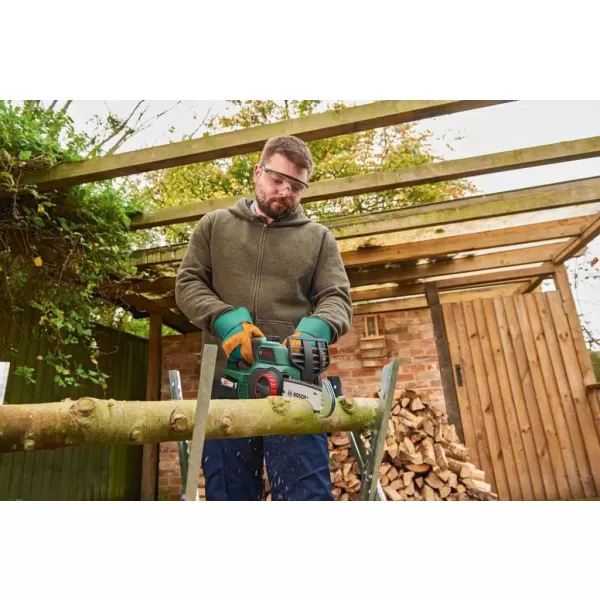 Aku řetězová pila 18V bez aku Bosch UniversalChain 18 06008B8001