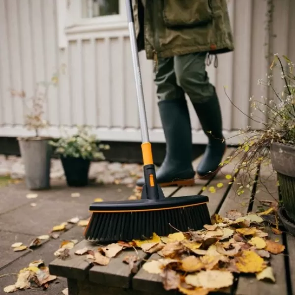 Ergonomic koště Fiskars 1077115