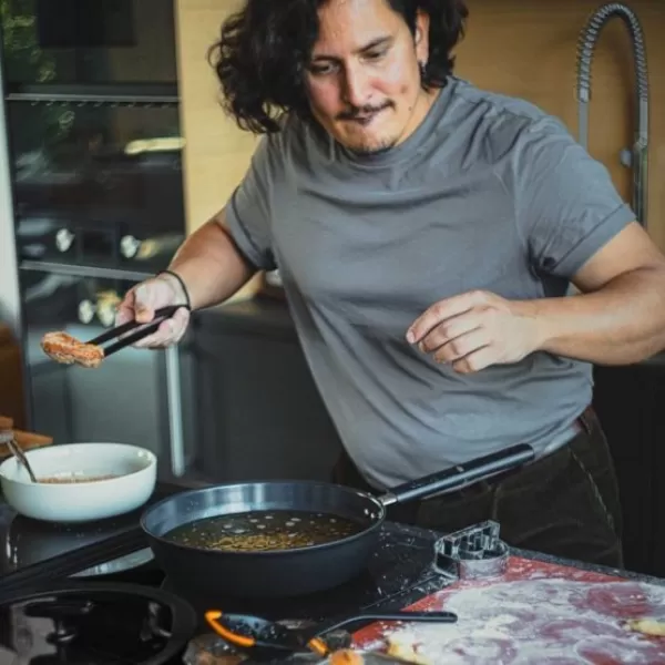 Hard Face Rendlík s nepřilnavým povrchem 28 cm Fiskars 1075530