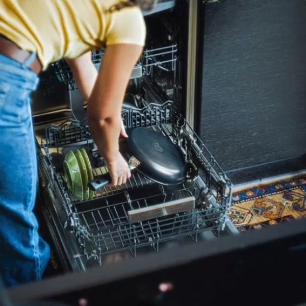 Hard Face Pánev na smažení s nepřilnavým povrchem 26 cm Fiskars 1075459