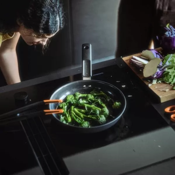 Hard Face Pánev na smažení s nepřilnavým povrchem 24 cm Fiskars 1075458