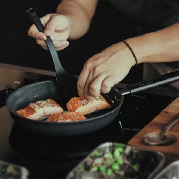 Hard Face Pánev na smažení s nepřilnavým povrchem 26 cm Fiskars 1075459