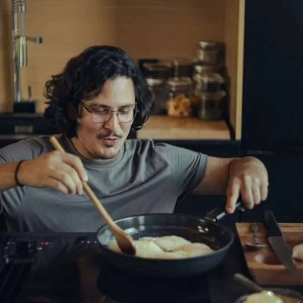 Hard Face Pánev na smažení s nepřilnavým povrchem 28 cm Fiskars 1075520