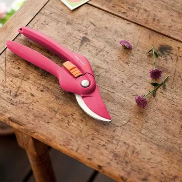 Inspiration nůžky zahradní dvoučepelové Ruby Fiskars 1003657