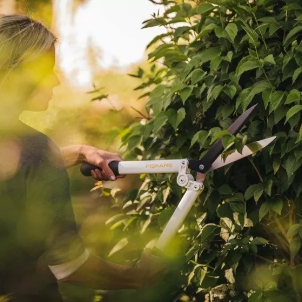 Nůžky na živý plot s pákovým převodem bílé Fiskars 1026931