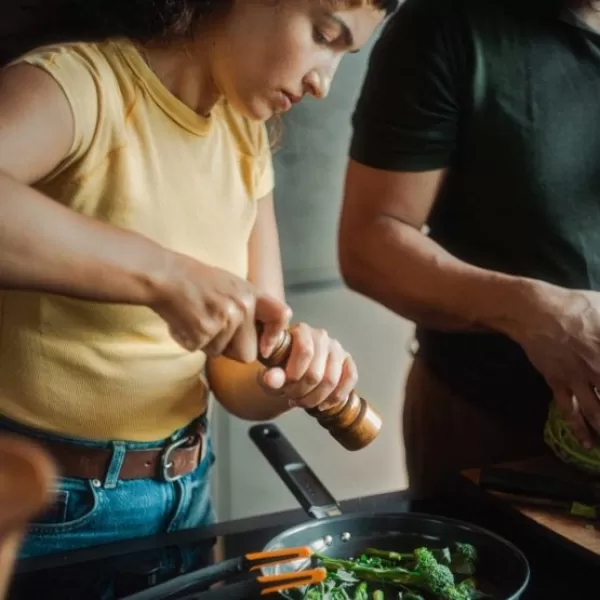 Hard Face Pánev na smažení s nepřilnavým povrchem 24 cm Fiskars 1075458