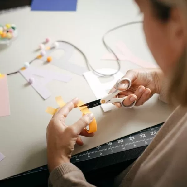 Nůžky s nepřilnavým povrchem Micro-Tip, 13cm Fiskars 1070025