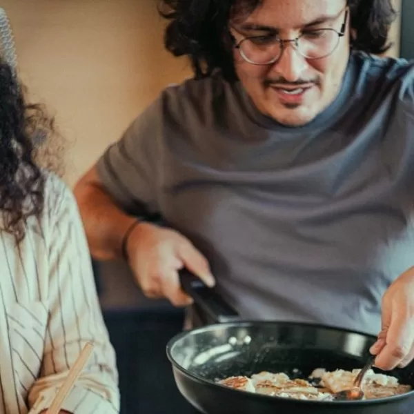 Hard Face Pánev na smažení s nepřilnavým povrchem 28 cm Fiskars 1075520