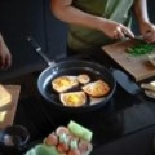 Hard Face Pánev na smažení s nepřilnavým povrchem 30 cm Fiskars 1075521