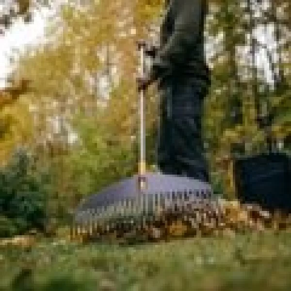 Ergonomic hrábě na listí Fiskars 1076976