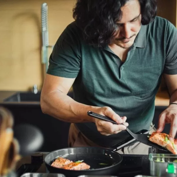 Hard Face Pánev na smažení s nepřilnavým povrchem 26 cm Fiskars 1075459