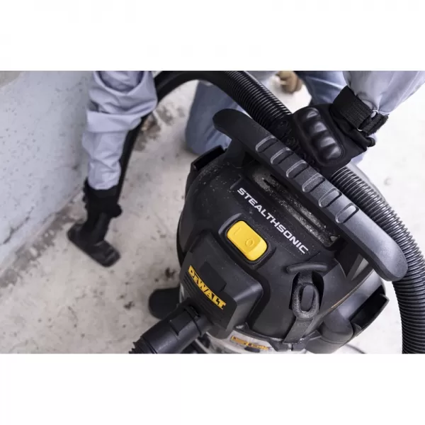 Průmyslový nerezový vysavač na mokré a suché vysávání 20l DeWALT DXV20S