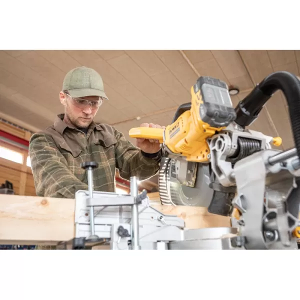 Aku posuvná pokosová pila 305 mm 18V bez aku DeWALT DCS782N