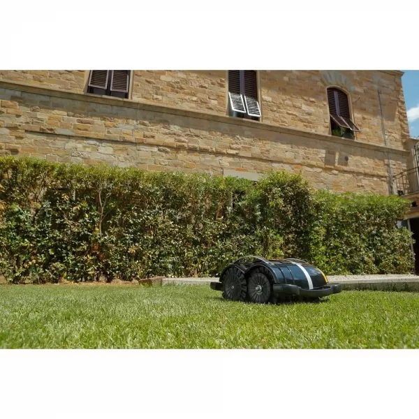 Robotická travní sekačka ZCS TECH D6