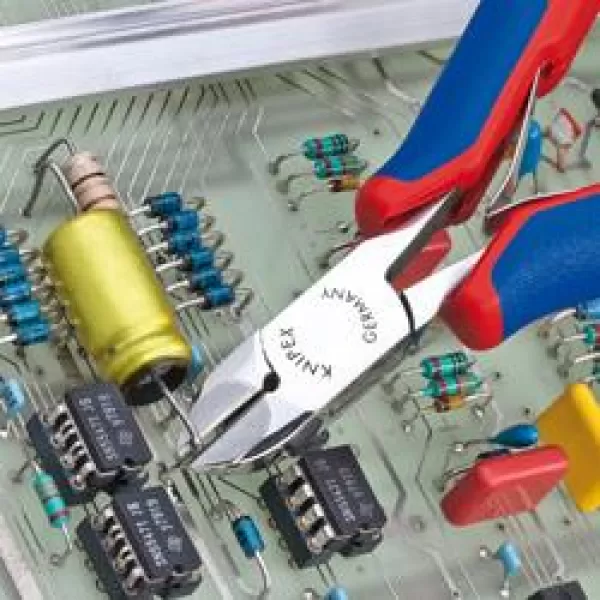 Boční štípací kleště pro elektroniku s vsazeným karbidovým břitem Knipex 77 02 135 H