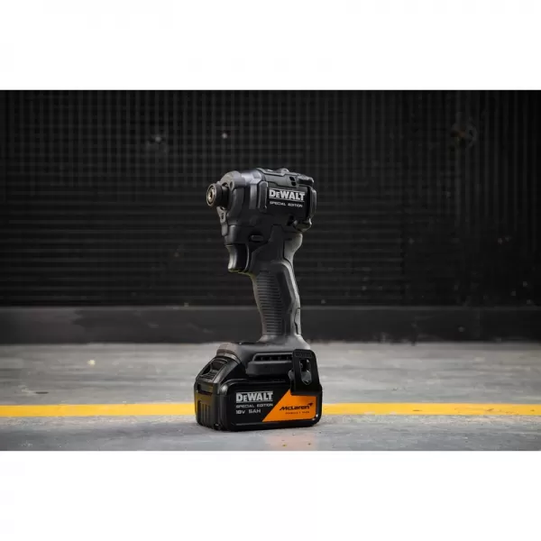 Aku rázový utahovák 18V/1x5,0Ah McLaren DeWALT DCF86MP1T