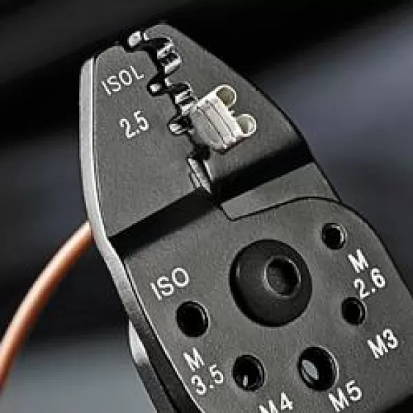 Lisovací kleště pro izolovaná kabelová oka + konektory Knipex 97 21 215 C