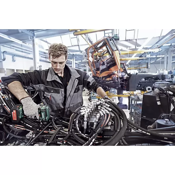 Aku bezuhlíkový rázový utahovák 2x5,2Ah Metabo SSW 18 LTX 400 BL