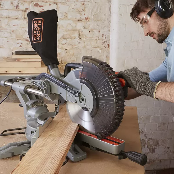 Pokosová pila 254mm Black&Decker BES710