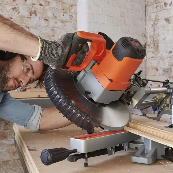 Pokosová pila 254mm Black&Decker BES710