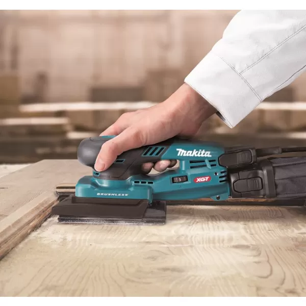Aku vibrační bruska s regulací 80x130mm Li-ion XGT 40V bez aku Makita BO005CGZ