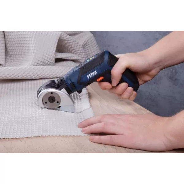 Aku multifunkční šroubovák 4,0V 1,5Ah (s kufrem a příslušenstvím) Ferm CDM1146