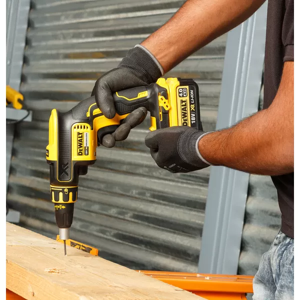 Aku bezuhlíková kombo sada nářadí 18V 2x5,0 Ah XR DeWALT DCK304P2