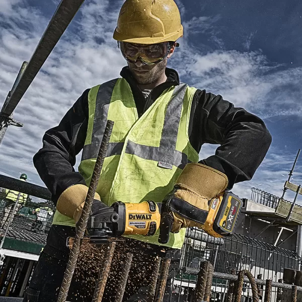 Aku úhlová bruska 125mm 54V bez aku DeWALT DCG418N