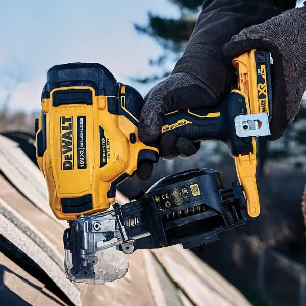 Aku pokrývačská hřebíkovačka 18V 2x2,0Ah DeWALT DCN45RND2