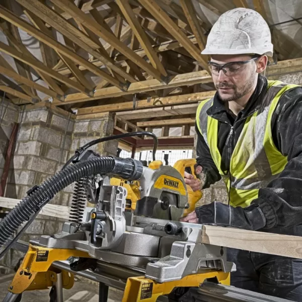 Pokosová pila 216mm DeWALT DW777