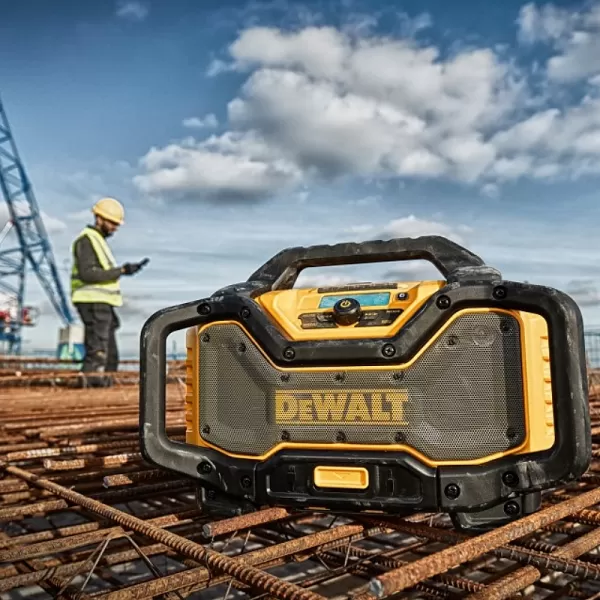 Aku rádio / nabíječka DeWALT DCR027