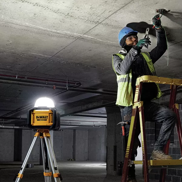 Aku pracovní světlo 360° 18V bez aku DeWALT DCL074