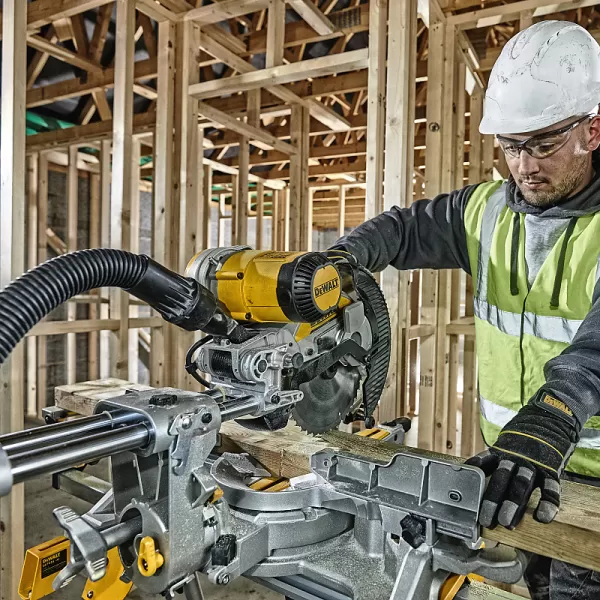 Pokosová pila DeWALT DWS727