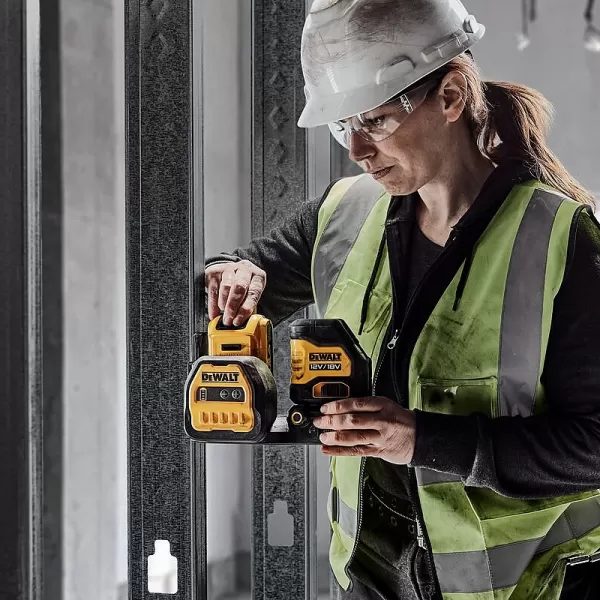 Aku zelený křížový laser 18V 1x2,0Ah DeWALT DCE088D1G18