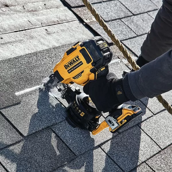 Aku pokrývačská hřebíkovačka 18V 2x2,0Ah DeWALT DCN45RND2