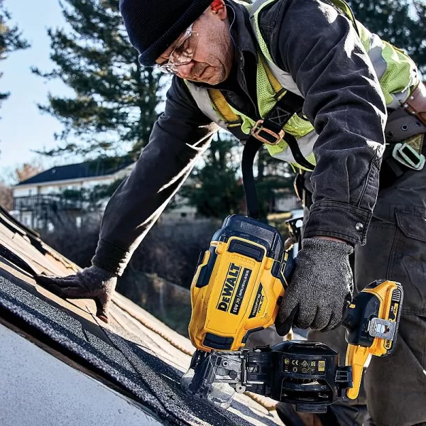 Aku pokrývačská hřebíkovačka 18V 2x2,0Ah DeWALT DCN45RND2