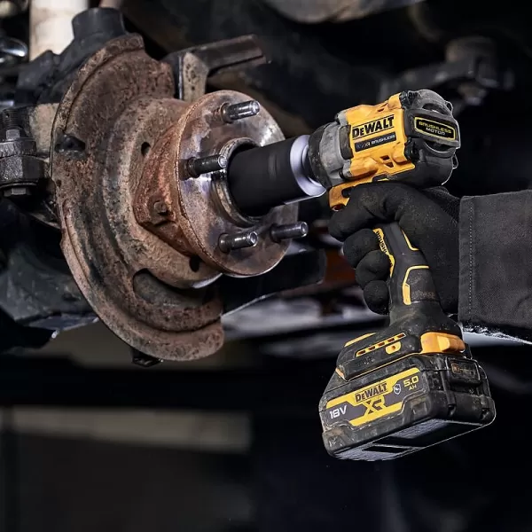 Aku rázový utahovák 18V 2x2,0Ah DeWALT DCF921D2T