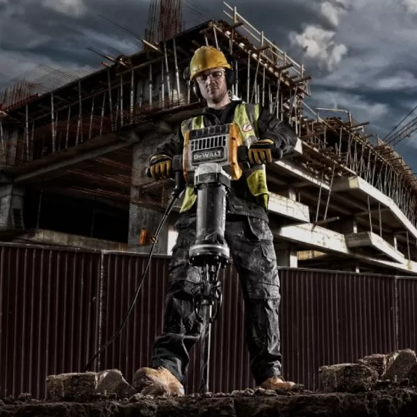 Demoliční kladivo se šestihranem 28mm 31kg s přepravním vozíkem DeWALT D25981K