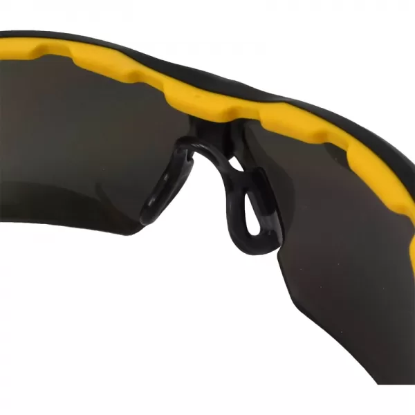 Ochranné brýle Renovator bezrámové s horní ochranou – tmavé DeWALT DPG108-2D