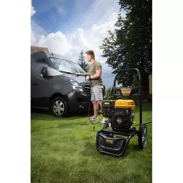 Benzínová tlaková myčka s příslušenstvím Riwall RPPW 250 SET