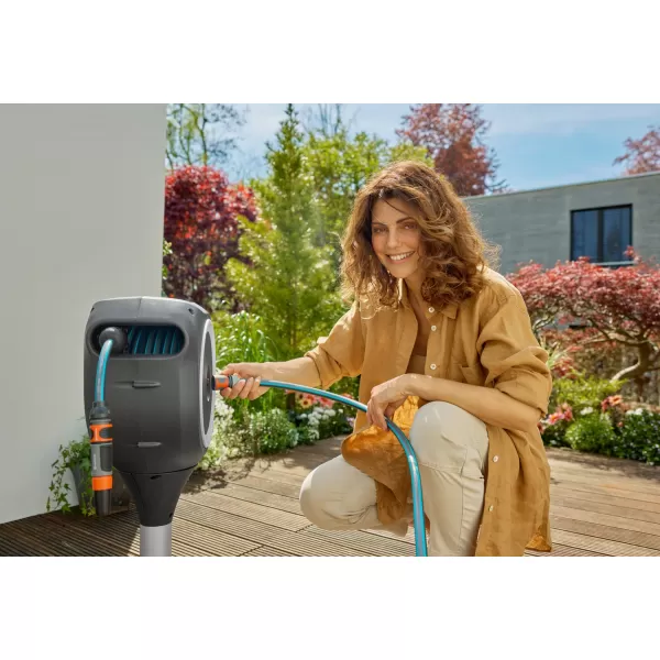 Terasový box na hadici RollUp M, 20m, bílý, automatické navíjení Gardena 18617-20