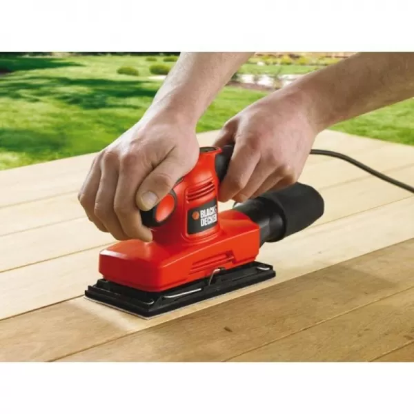 Vibrační bruska Black&Decker KA320EKA