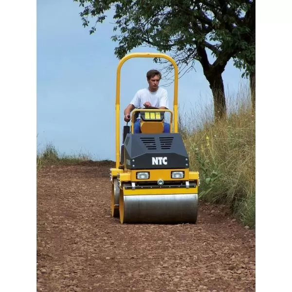 Tandemový vibrační válec NTC VT 100