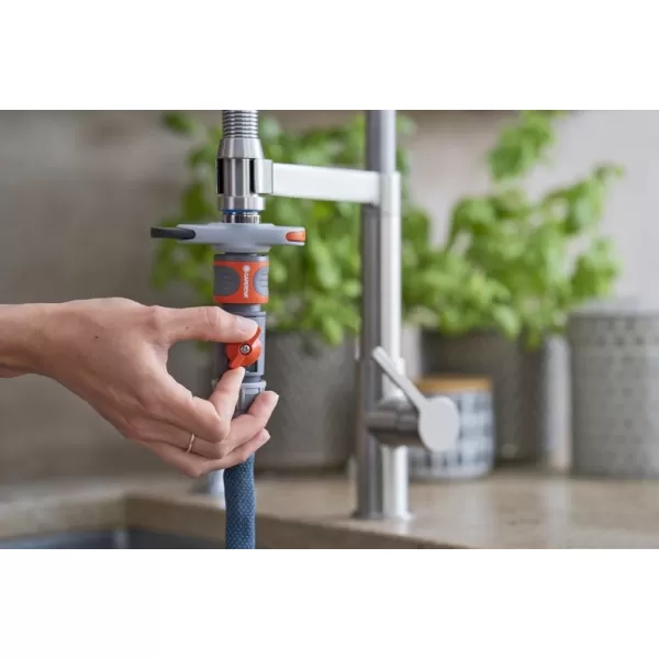 Textilní hadice Liano 10 m s přípojkou na vnitřní vodovodní kohoutky - sada Gardena 18490-20