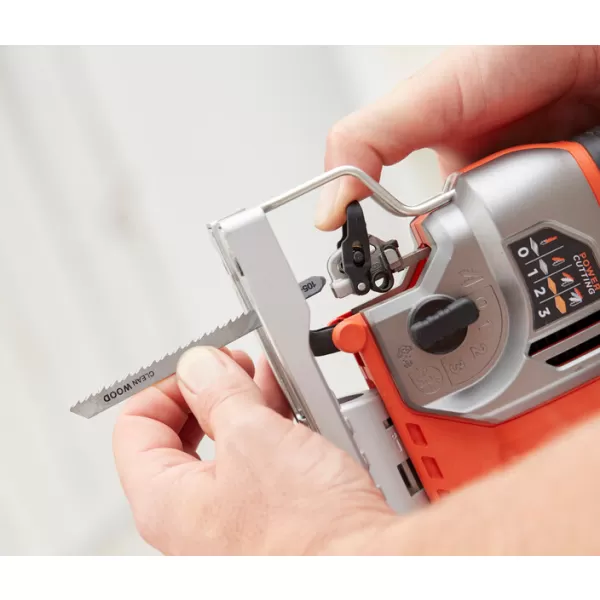 Přímočará pila 650W Black&Decker BES610