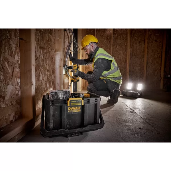 Nastavitelné pracovní světlo s úložným prostorem TOUGHSYSTEM 2.0 DeWALT DWST08061-1