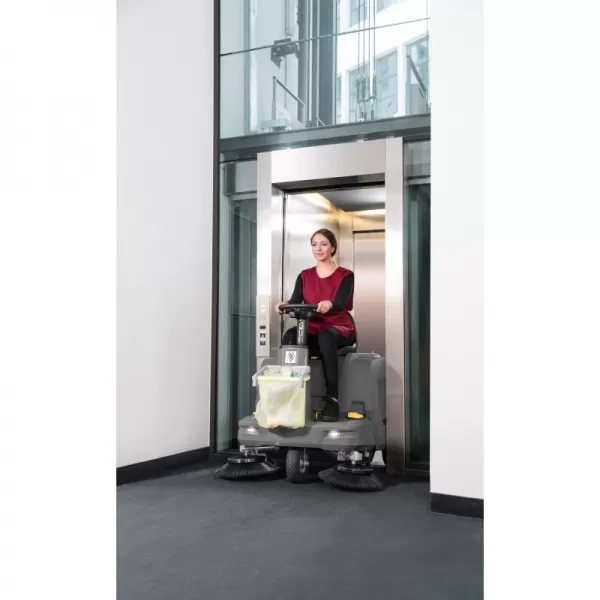 Zametací stroj s odsáváním KM 85/50 R Bp Pack 80Ah Li+FC Kärcher 1.351-129.0