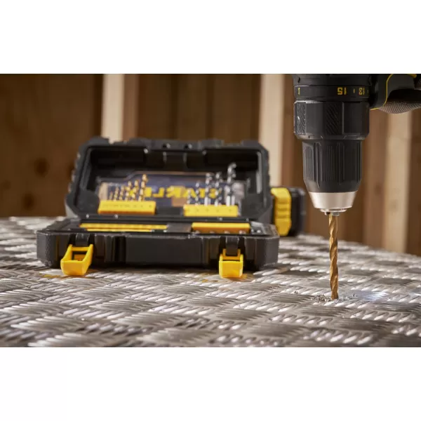 31dílná sada vrtáků do kovu Titanium/dřeva/zdiva, šroubovací bity, magnetický držák bitů, záhlubník Stanley STA88550